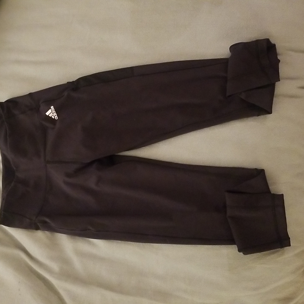 Medium Adidas leggings with a leg pocket